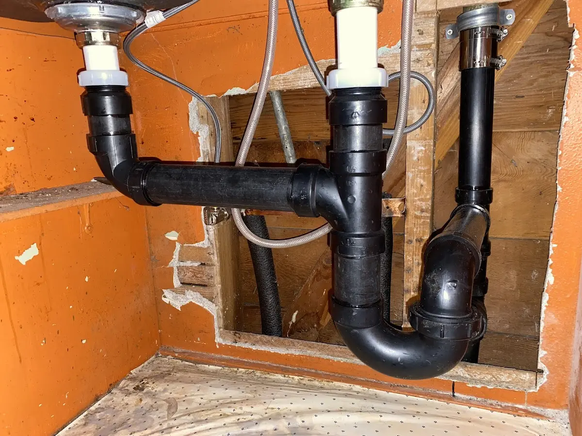Professional Pipe Bursting equipment and tools on the job in Country Squire Lakes